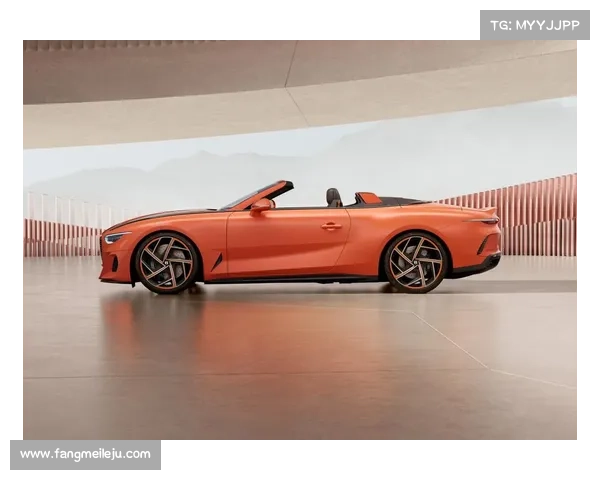 专供奢靡的迪拜土豪 幻影软顶敞篷太美了 专供奢靡的迪拜土豪 幻影软顶敞篷太美了